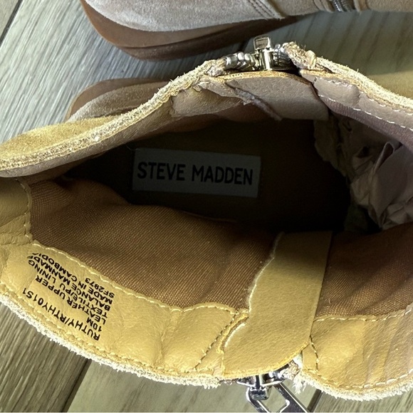 Steve Madden Tan Ankle Booties with Elastic Panels - Picture 9 of 9